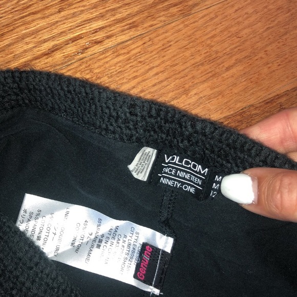 Volcom Shorts 🖤 - Picture 3 of 3